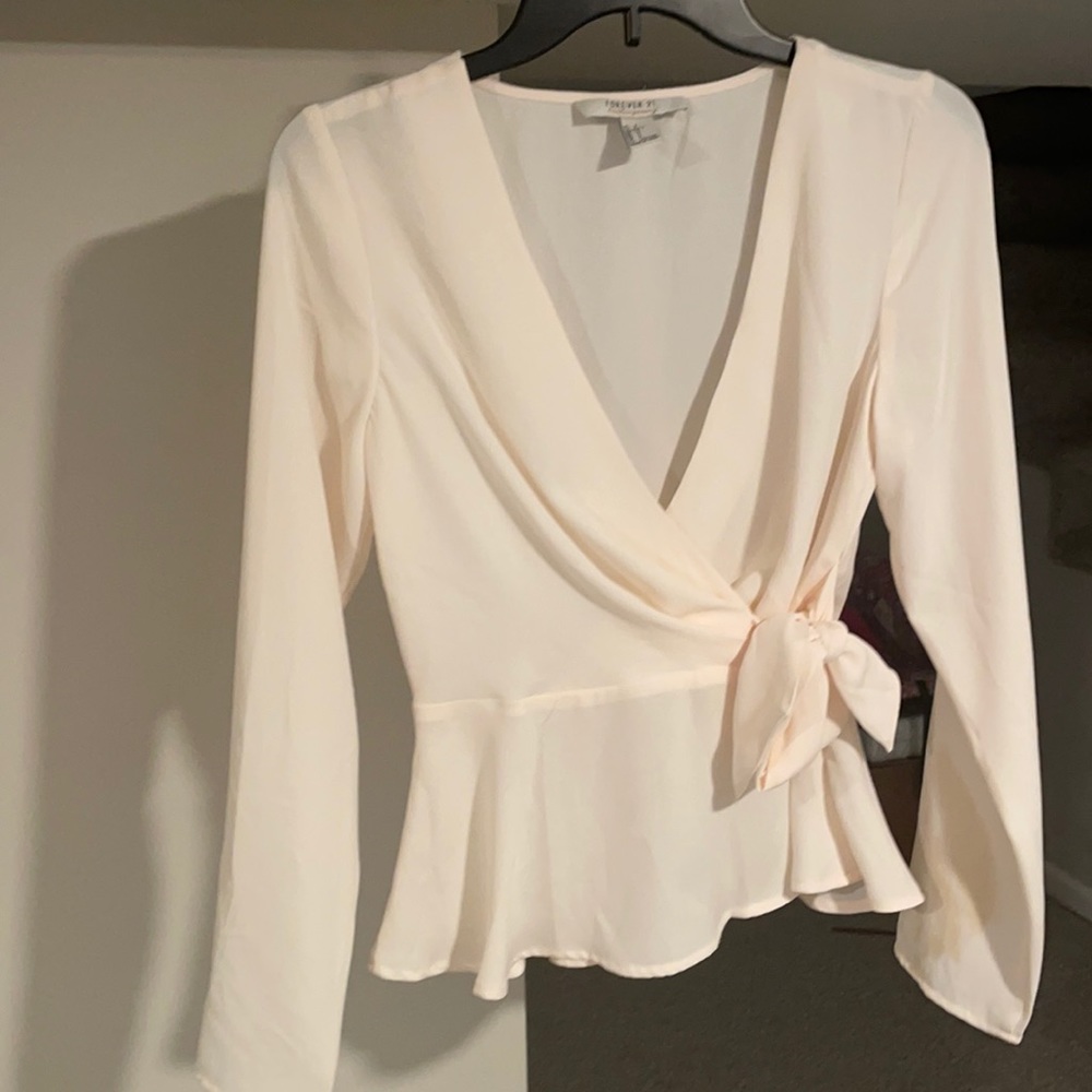 Cute long sleeve top with bow